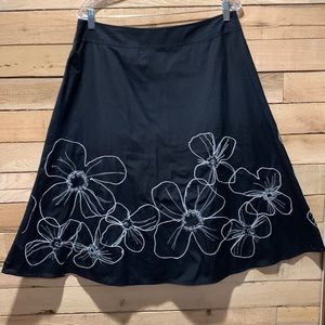 Liz Claiborne Full A line skirt Modern Flowers stitched in white size 14